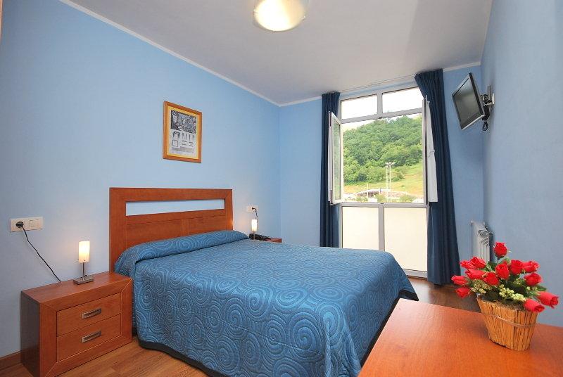 Hotel Aguila Real Onís Eksteriør bilde
