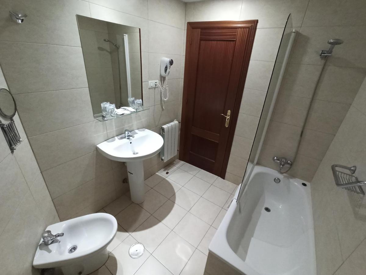 Hotel Aguila Real Onís Eksteriør bilde