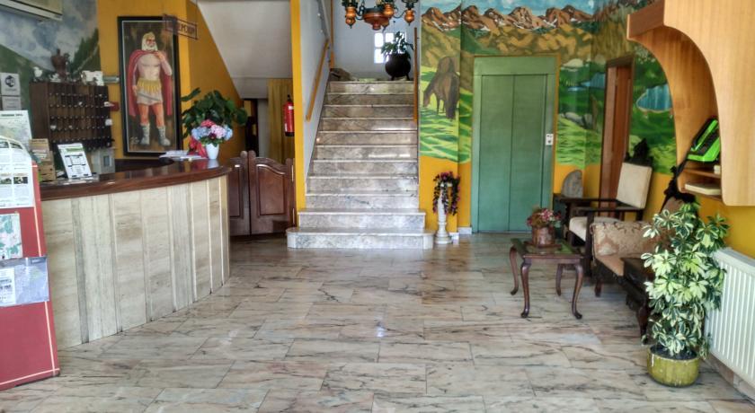 Hotel Aguila Real Onís Eksteriør bilde