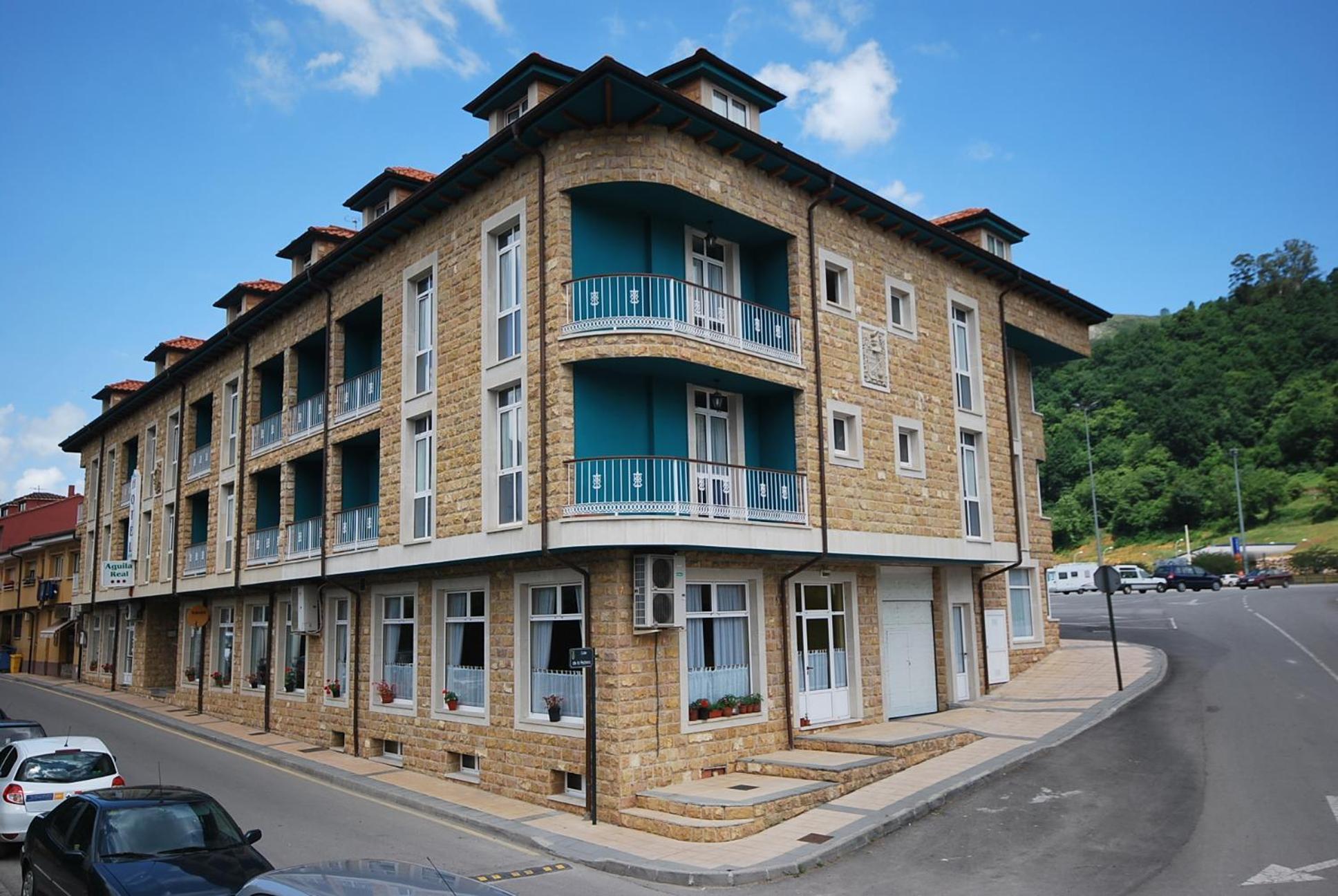 Hotel Aguila Real Onís Eksteriør bilde