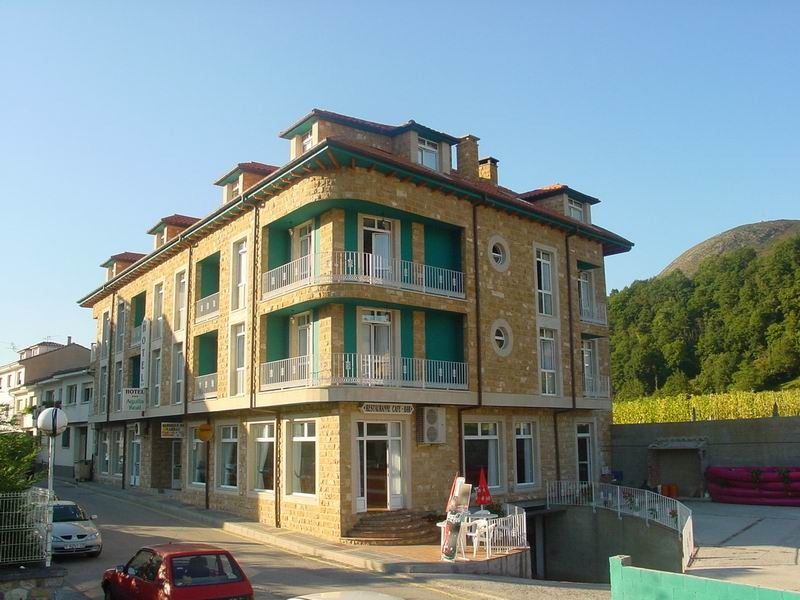 Hotel Aguila Real Onís Eksteriør bilde