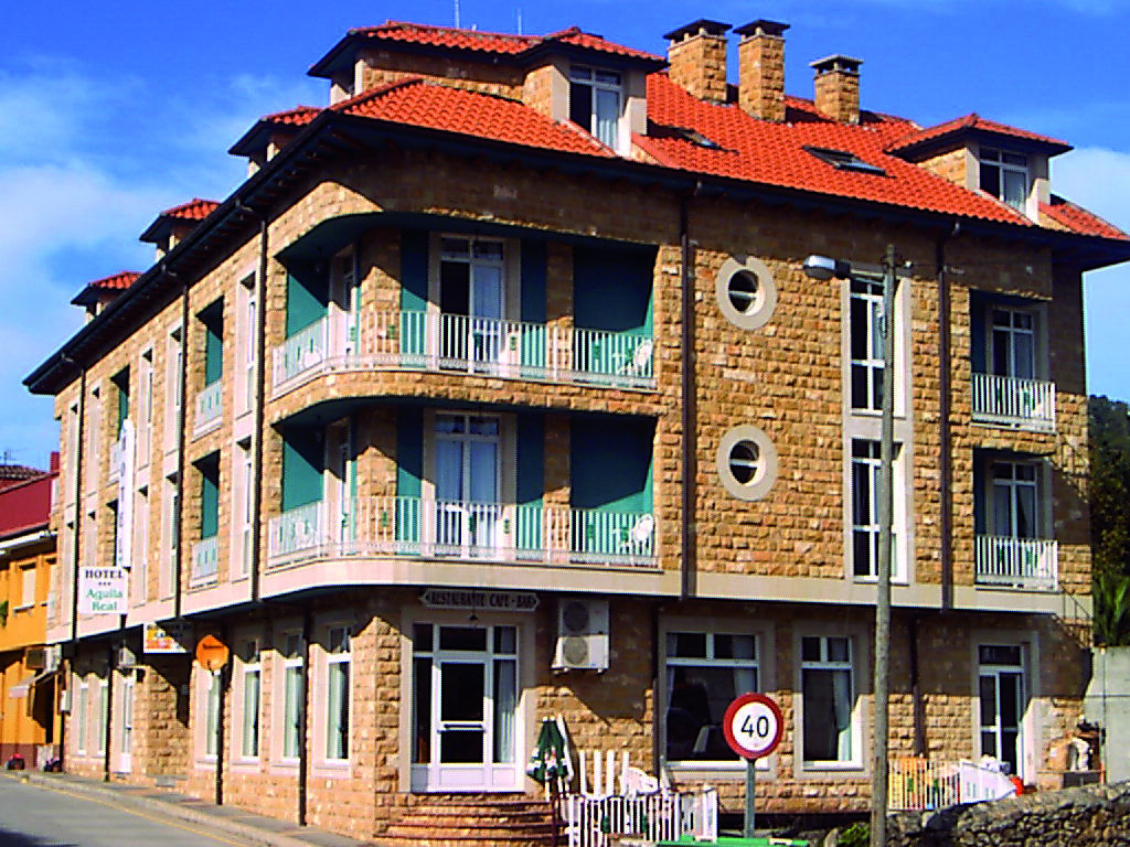 Hotel Aguila Real Onís Eksteriør bilde