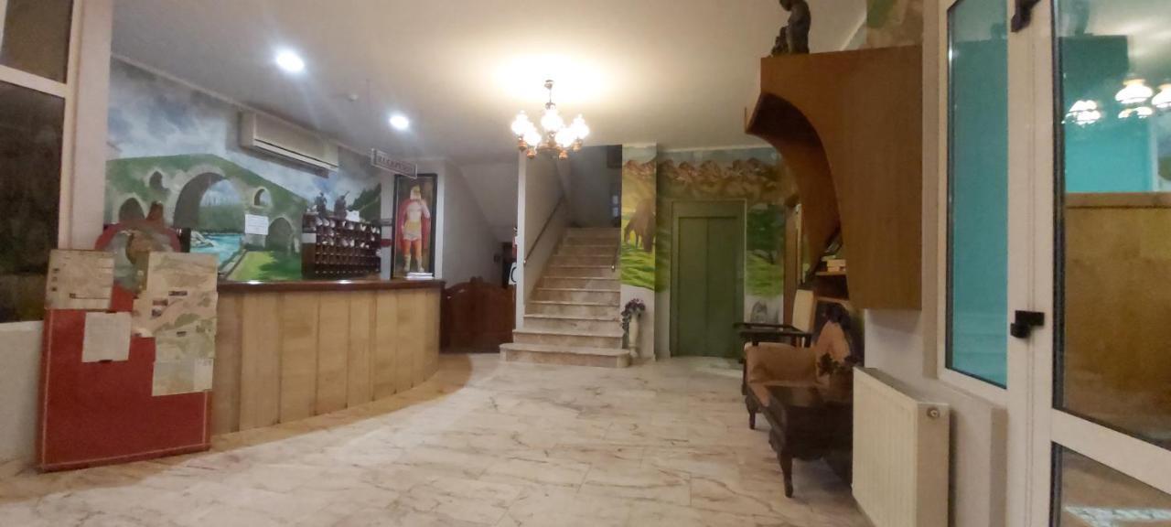 Hotel Aguila Real Onís Eksteriør bilde